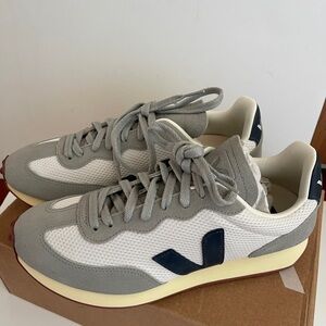 Veja Mens Branco size 43 us 10 NIB